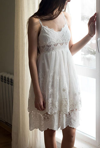 белое кружевное платье